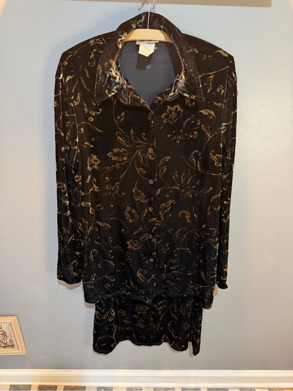 KATHIE LEE COLLECTION BLACK/GOLD VELVET SKIRT SET SZ L